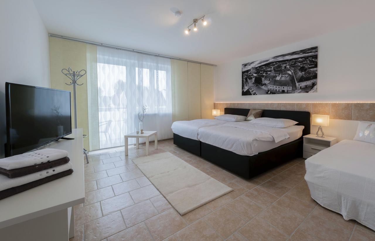 Wn Rooms Wiener Neustadt Exteriör bild