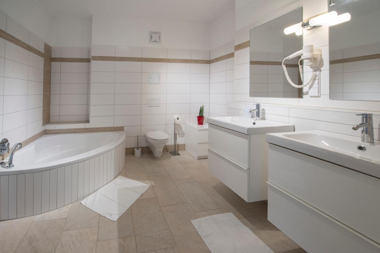 Wn Rooms Wiener Neustadt Exteriör bild